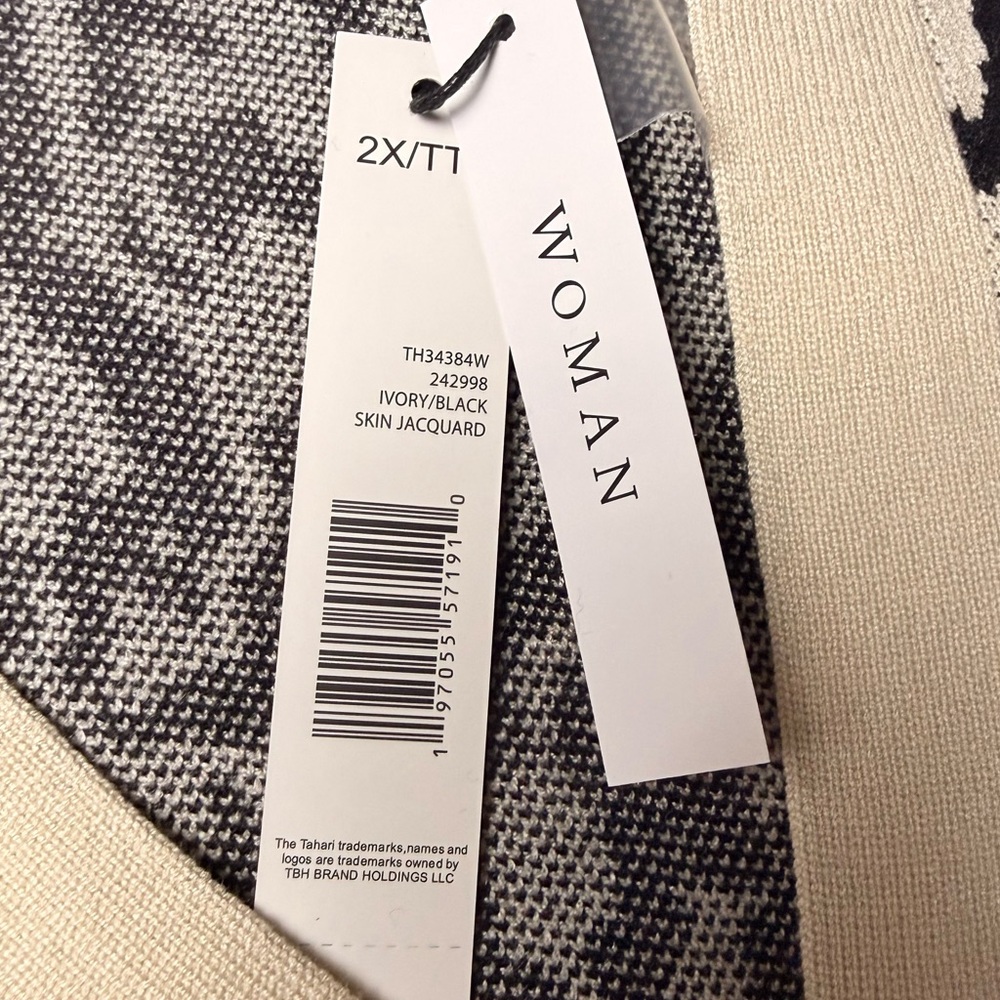 T Tahari NWT Zebra Ivory Black Jacquard V Neck Cardigan Women’s Plus Size 2X - Picture 8 of 9